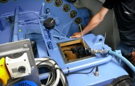 A well-lubricated gearbox is critical to reliable wind- turbine operation. For ideal gearbox health, choose gear oil that offers anti-foam properties and is blended with a balanced formulation. This means that if additives are included in the formula to resist water and wear. (Source: GlobalCore)